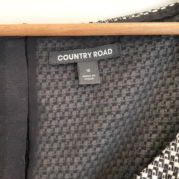 Country Road Sleeveless Dress - Picture 3 of 10